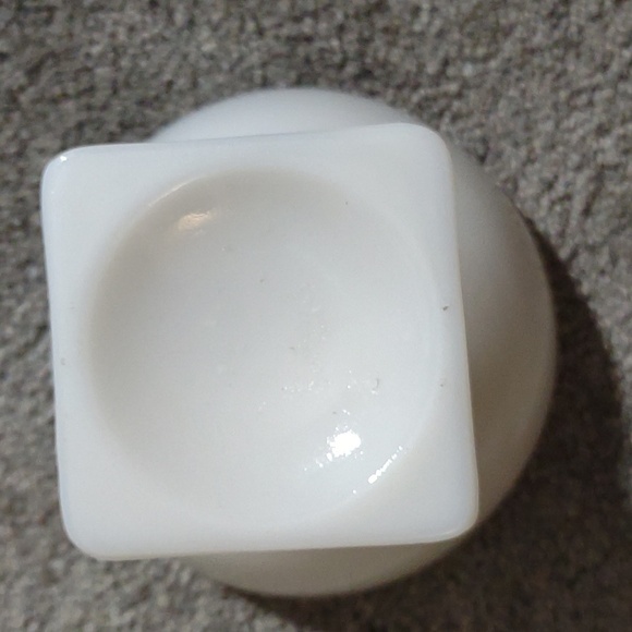 Vintage Milk Glass  Dish 50+years old - Picture 3 of 4
